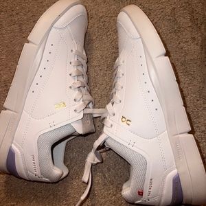 Roger Shoe / Roger Centre Courts